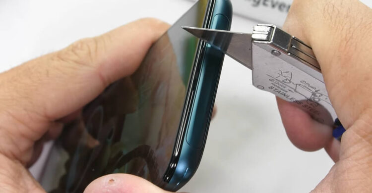 จะรอดมั้ย? OPPO Reno ถูกทดสอบความทนทาน จากการขีดข่วน ลนไฟ และ ดัดงอด้วยมือเปล่า