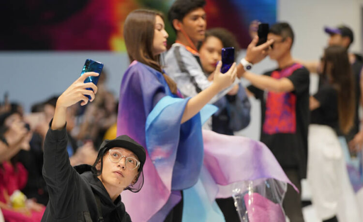 Huawei Nova 5T เผยโฉมแล้ว มาพร้อมกล้องหลัง 4 ตัว เปิดตัวทางการ 27 สิงหาคมนี้