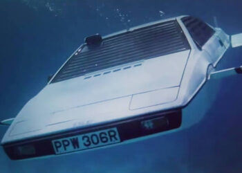 Tesla พร้อมออกแบบ Submarine Car รถยนต์ที่สามารถขับเคลื่อนใต้น้ำได้ เหมือนที่ James Bond ใช้ในภาพยนตร์