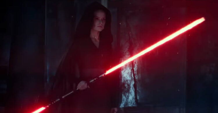 ตัวอย่างแรกของ Star Wars: The Rise Of Skywalker เผย Rey มาพร้อมดาบ Lightsaber ใหม่ แต่อาจเปลี่ยนไปอยู่ด้านมืด
