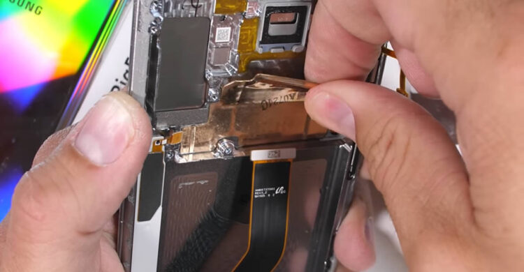ชำแหละ Samsung Galaxy Note 10+ สำรวจทุกชิ้นส่วนภายใน พบแผงวงจรหลักวางซ้อนกัน และระบบระบายความร้อนขนาดใหญ่