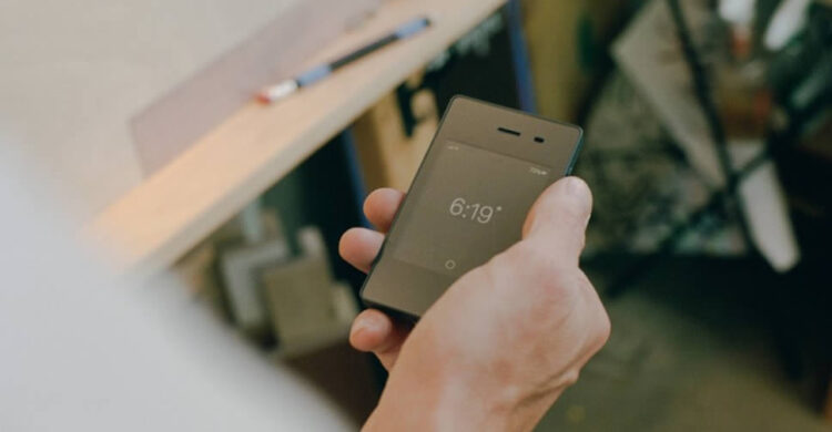 เบื่อสมาร์ทโฟน!! Light Phone 2 มือถือขนาดเท่าบัตรเครดิต ทำได้แค่โทรออก-รับสาย ข้อความ และตั้งปลุกได้