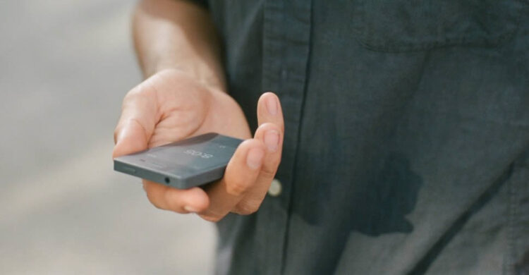 เบื่อสมาร์ทโฟน!! Light Phone 2 มือถือขนาดเท่าบัตรเครดิต ทำได้แค่โทรออก-รับสาย ข้อความ และตั้งปลุกได้