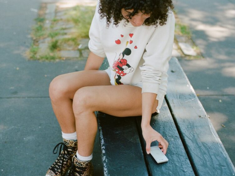 เบื่อสมาร์ทโฟน!! Light Phone 2 มือถือขนาดเท่าบัตรเครดิต ทำได้แค่โทรออก-รับสาย ข้อความ และตั้งปลุกได้