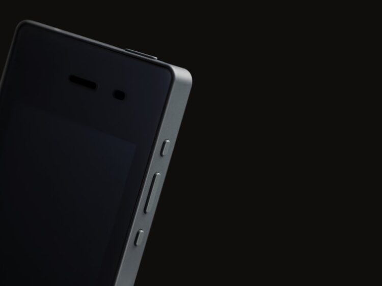 เบื่อสมาร์ทโฟน!! Light Phone 2 มือถือขนาดเท่าบัตรเครดิต ทำได้แค่โทรออก-รับสาย ข้อความ และตั้งปลุกได้