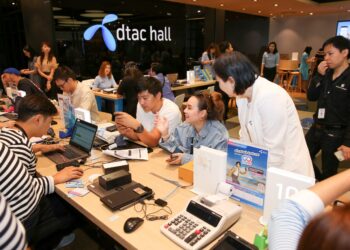 โปรโมชั่น iPhone 11 สุดคุ้มจาก dtac ลดค่าเครื่องสูงสุด 9,700 บาท ผ่อน 0% นาน 36 เดือน หรือรับเครดิตเงินคืนสูงสุด 5% รับส่วนลดอุปกรณ์เสริม Apple อีก 30%