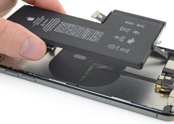 สหภาพยุโรปกำลังบีบให้ Apple ผลิต iPhone ให้ผู้ใช้งานถอดเปลี่ยนแบตเตอรี่ได้ด้วยตัวเอง