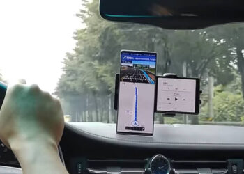 LG Wing เครื่องจริง ถูกนำมาใช้งานแล้ว เผยให้เห็นการใช้งาน 2 แอพ บน 2 จอ รูปตัว T (ชมคลิป!!)