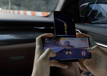 ชมคลิป LG Wing สมาร์ทโฟน 2 จอ ในการเล่นเกม จอหลัก 6.8 นิ้ว จอรอง 4 นิ้ว ชิป Snapdragon 765 ราคาราว 31,190 บาท