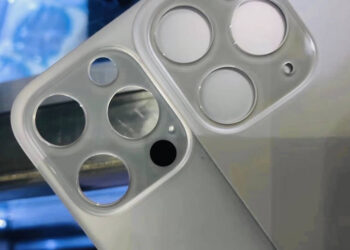 iPhone 12 Pro ถูกปล่อยภาพหลุดแผงกระจกด้านหลัง เผยให้เห็นช่องว่างสำหรับติดตั้ง LiDAR Scanner