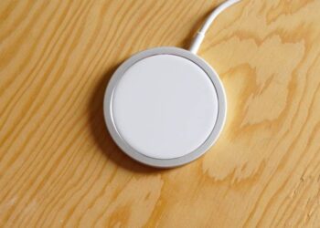 แกะกล่อง พรีวิว MagSafe Charger สำหรับ iPhone 12 (ชมคลิป!!)