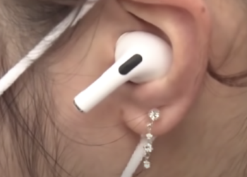 ปัญหาระดับชาติ!! Panasonic สร้างอุปกรณ์พิเศษช่วยเก็บหูฟัง AirPod ที่ตกอยู่ตามสถานีรถไฟ พร้อมแนะนำวิธีใส่ที่ถูกต้อง