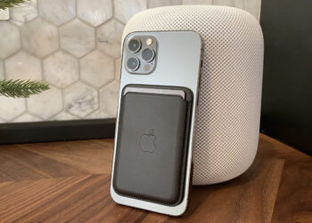 รีวิวการใช้งาน Leather Wallet with MagSafe ซองหนังแม่เหล็กติดด้านหลังของ iPhone 12 จากเว็บชื่อดัง 9to5Mac