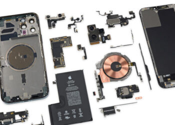 ชำแหละ iPhone 12 Pro Max สำรวจเซ็นเซอร์กล้องที่ใหญ่กว่า 47% แต่แบตเตอรี่เล็กกว่า iPhone 11 Pro Max