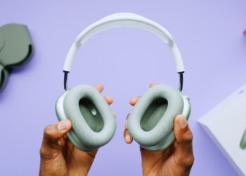 AirPods Max เริ่มจัดส่งให้กับผู้ที่สั่งซื้อล่วงหน้าแล้ว ก่อนวางจำหน่ายในวันที่ 15 ธันวาคมนี้