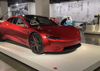 Tesla Roadster รุ่นปรับปรุงใหม่ จะทำความเร็ว 0 – 60 ไมล์ต่อชั่วโมง ในเวลาเพียง 1.1 วินาที