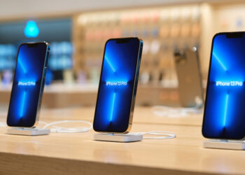 iPhone 13 เป็นที่ต้องการสูงมาก ซัพพลายเออร์ในไต้หวัน ให้ความสำคัญกับ Apple มากกว่า Samsung ที่เป็นคู่แข่งสำคัญ