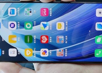 OPPO Reno7 Pro ถูกปล่อยภาพหลุดเครื่องจริงออกมาแล้ว เผยดีไซน์ขอบจอบางเฉียบรอบด้าน เจาะหลุมบนหน้าจอ