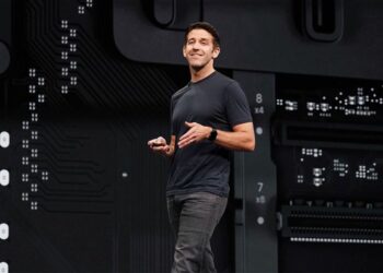 ผู้บริหารของ Apple คลายข้อสงสัยว่าทำไม Mac ถึงไม่ใช้จอสัมผัส และขาด Face ID