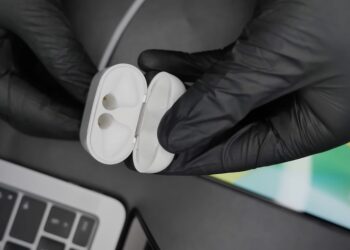 วิศวกรทำโครงการเปลี่ยนพอร์ต Lightning ของ AirPods ให้กลายเป็น USB-C หลังจากทำสำเร็จมาแล้วบน iPhone