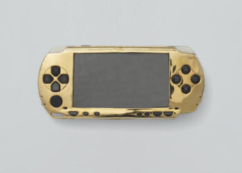 Drake อวด PSP ทองคำมูลค่าราว 640,190 บาท ใน MV ใหม่ ซึ่ง Pharrell Williams เคยเป็นเจ้าของมาก่อน