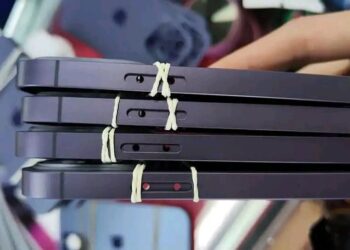 ภาพหลุดกรอบตัวเครื่อง iPhone 15 สีดำด้าน