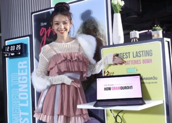 แอลจีส่ง LG gram ประเดิมตลาดแล็ปท็อปพรีเมียมในประเทศไทย มีให้เลือก 4 รุ่นหน้าจอทั้ง 16 นิ้ว และ 17 นิ้ว ราคาจำหน่ายตั้งแต่ 49,500 – 67,700 บาท