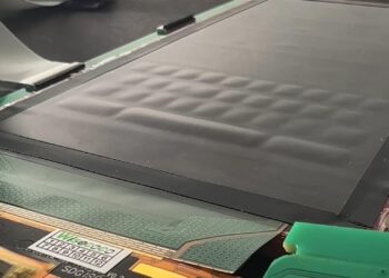 นักวิจัยพัฒนาเทคโนโลยีจอแสดงผล ที่สามารถแสดงปุ่มคีย์บอร์ดบนหน้าจอ เพื่อให้ผู้ใช้งานสามารถสัมผัสได้เหมือนใช้ปุ่มกด