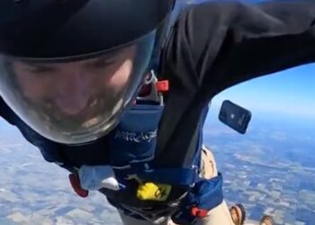 iPhone ถูกทดสอบ Drop Test ที่ความสูงราว 4,300 เมตร แต่ยังรอดมาได้ (ชมคลิป!!)