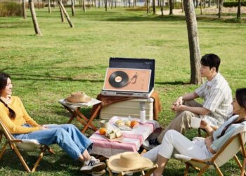 ถูกใจสายแคมป์ปิ้ง!! LG StanbyME Go ความบันเทิงฉบับพกพา แบตอยู่นาน 3 ชั่วโมง