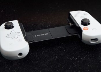คอนโทรลเลอร์ Backbone One ที่ใช้พอร์ต USB-C รองรับการใช้งานร่วมกับ iPhone 15 และ iPhone 15 Pro