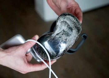 Apple Vision Pro ถูกทดสอบความทนทานสำหรับการใช้งานในชีวิตประจำวัน รวมถึง Drop Test (ชมคลิป!!)