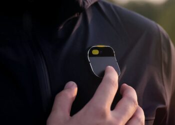 Jony Ive อดีตหัวหน้าฝ่ายออกแบบของ Apple จับมือกับซีอีโอของ OpenAI สร้างอุปกรณ์ AI ส่วนบุคคล