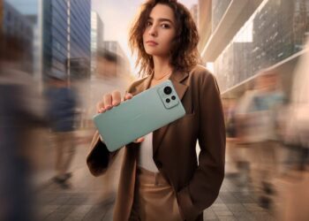 ASUS Zenfone 12 Ultra เปิดตัวแล้ว มาพร้อมกล้องกันสั่นสไตล์ Gimbal