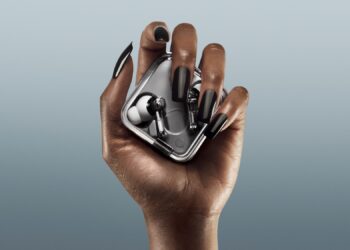 Nothing เปิดตัว Ear (3): ตัดผ่านทุกเสียงรบกวนปฏิวัติวงการหูฟังอินเอียร์ด้วย Super Mic สุดล้ำสมัย พร้อมดีไซน์โลหะครั้งแรก