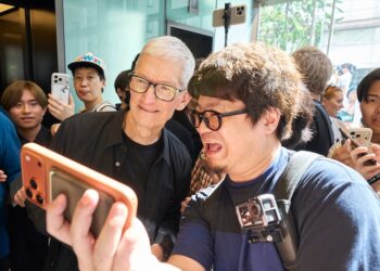Tim Cook โผล่เซอร์ไพรส์กลางไลฟ์สด Douyin หรือ TikTok ในจีน เพื่อโปรโมท iPhone Air