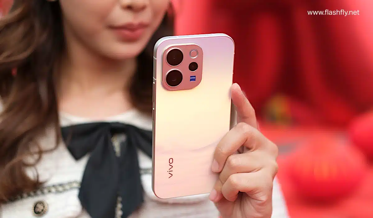 รีวิว vivo V70 เสกช็อตลูกรักพระเจ้า มาพร้อมกล้อง 50MP ZEISS Super Telephoto ทนน้ำทนฝุ่น IP68&IP69 แบตเตอรี่ 6500mAh และ OriginOS 6 เวอร์ชันใหม่ล่าสุด