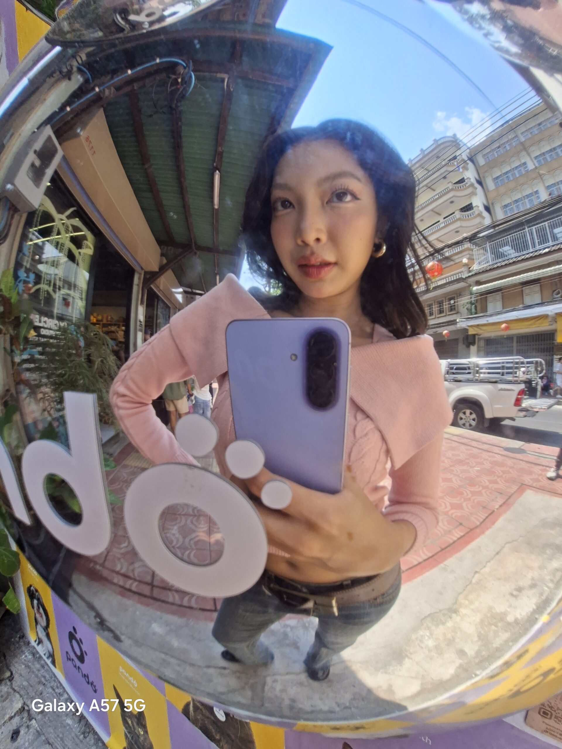 รีวิว Samsung Galaxy A57 5G และ Galaxy A37 5G ดีไซน์บางเบากว่าเดิม มาพร้อมวิดีโอ 4K มุมกว้างพิเศษ ถ่ายกว้างหมดยกเว้นหน้า