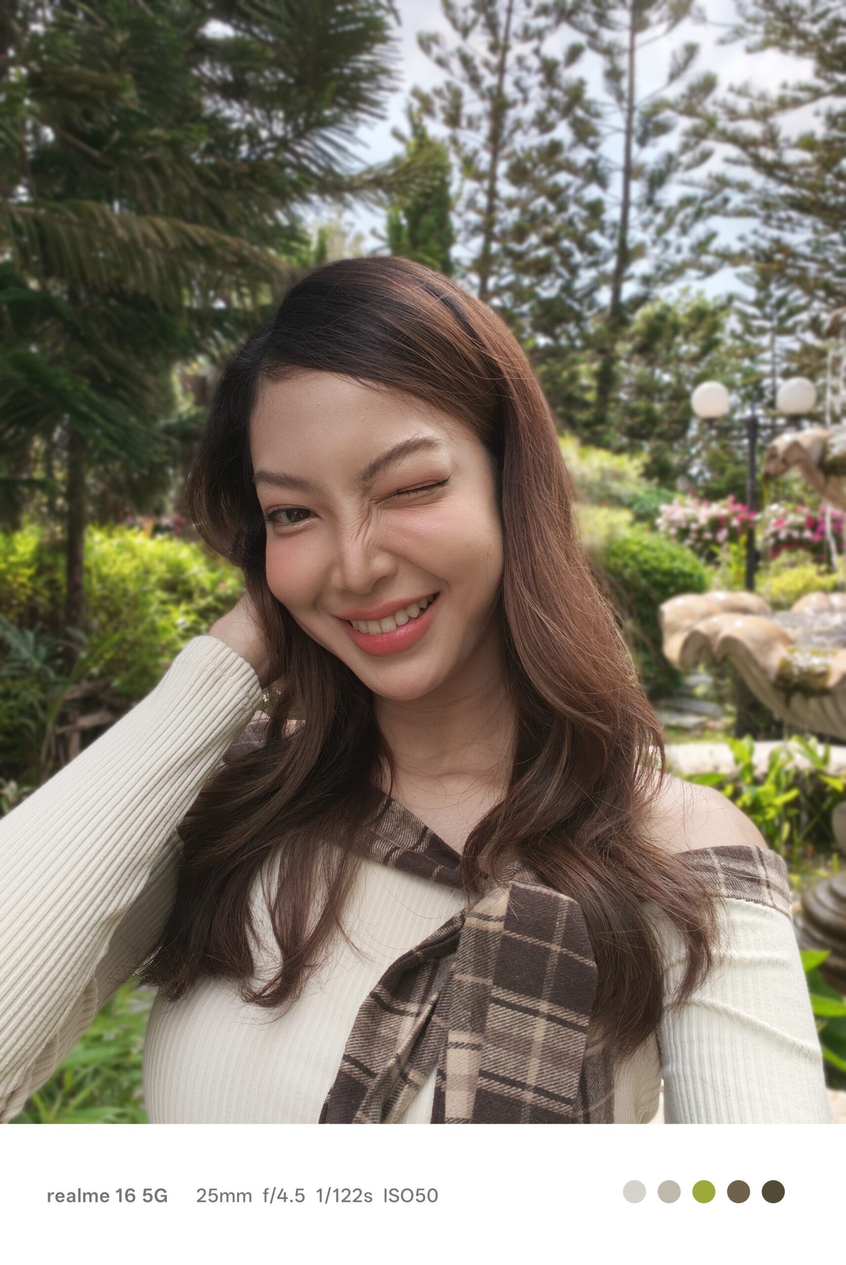 รีวิว realme 16 Pro Series 5G มาพร้อมกล้อง 200MP Portrait Master ดีไซน์ระดับมาสเตอร์พีซ และ realme 16 5G ดีไซน์ Aurora Wings มีกระจกเซลฟี่ในตัว