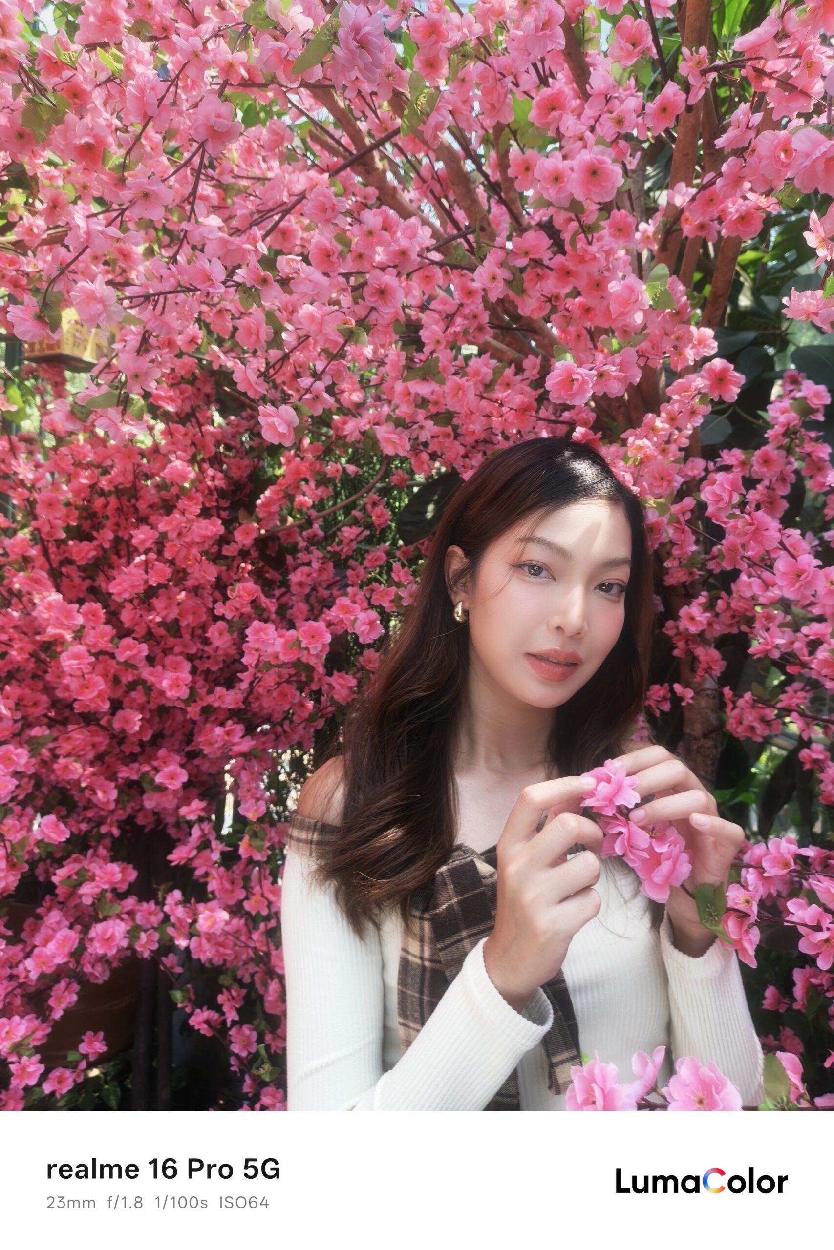 รีวิว realme 16 Pro Series 5G มาพร้อมกล้อง 200MP Portrait Master ดีไซน์ระดับมาสเตอร์พีซ และ realme 16 5G ดีไซน์ Aurora Wings มีกระจกเซลฟี่ในตัว