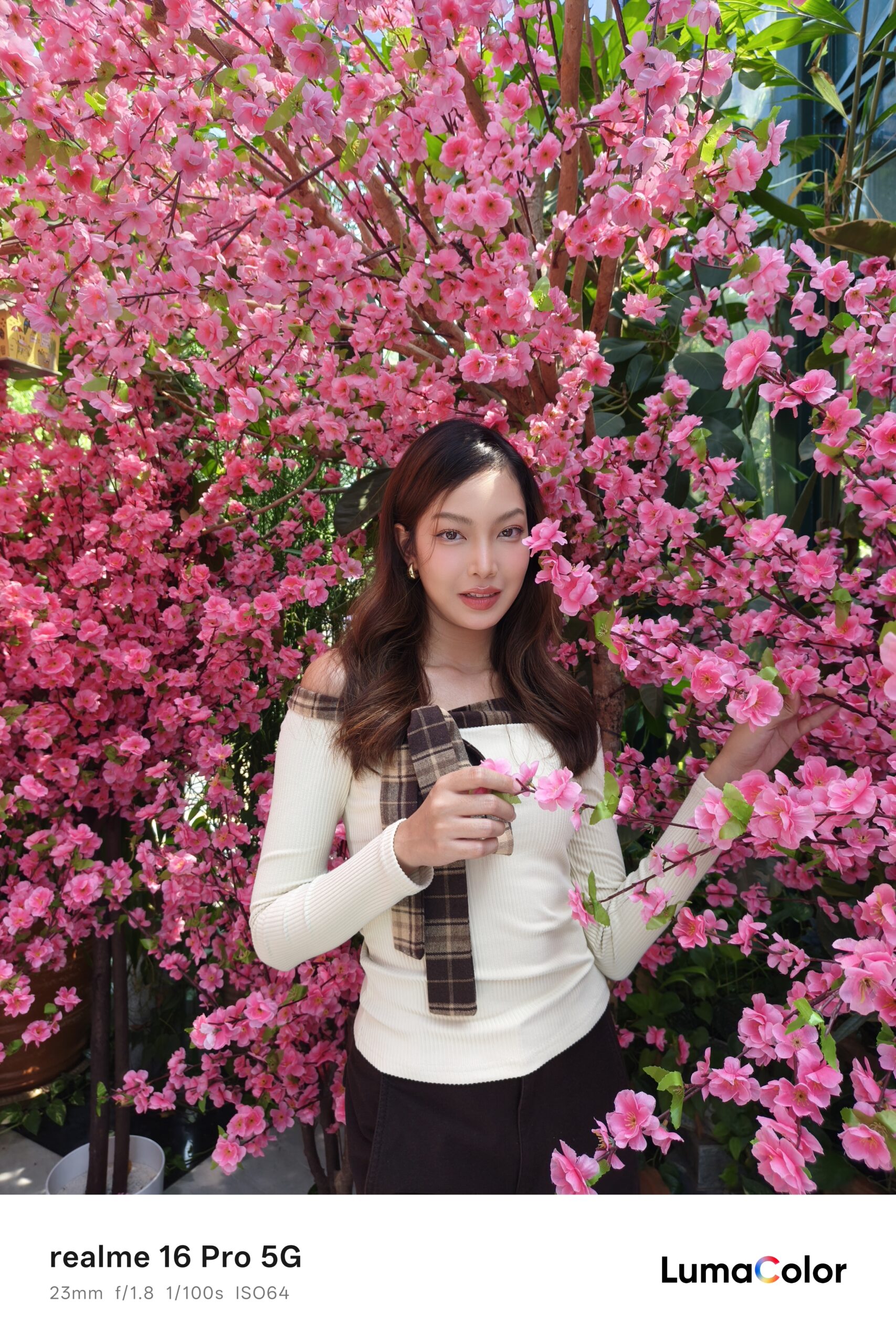 รีวิว realme 16 Pro Series 5G มาพร้อมกล้อง 200MP Portrait Master ดีไซน์ระดับมาสเตอร์พีซ และ realme 16 5G ดีไซน์ Aurora Wings มีกระจกเซลฟี่ในตัว