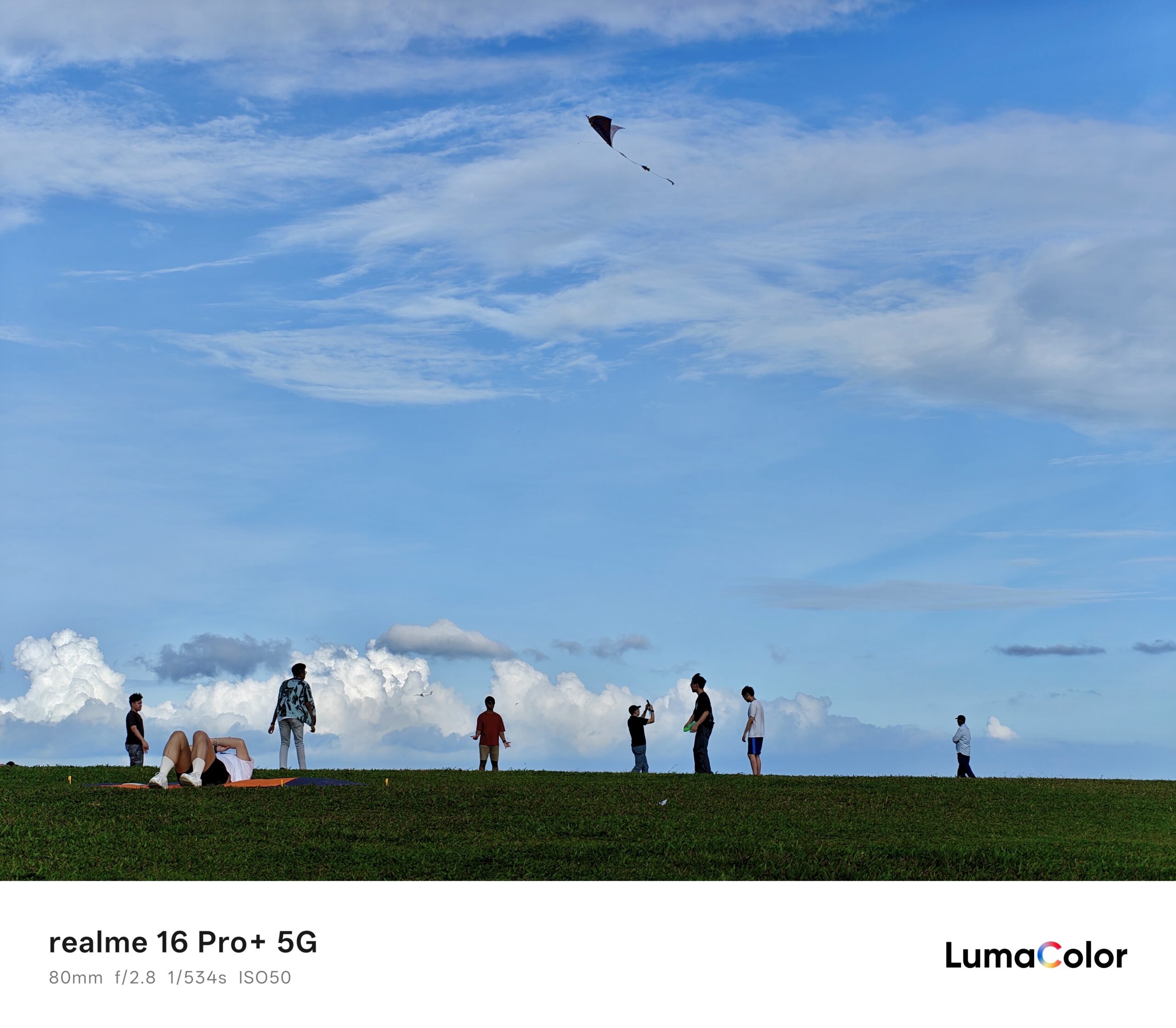 รีวิว realme 16 Pro Series 5G มาพร้อมกล้อง 200MP Portrait Master ดีไซน์ระดับมาสเตอร์พีซ และ realme 16 5G ดีไซน์ Aurora Wings มีกระจกเซลฟี่ในตัว
