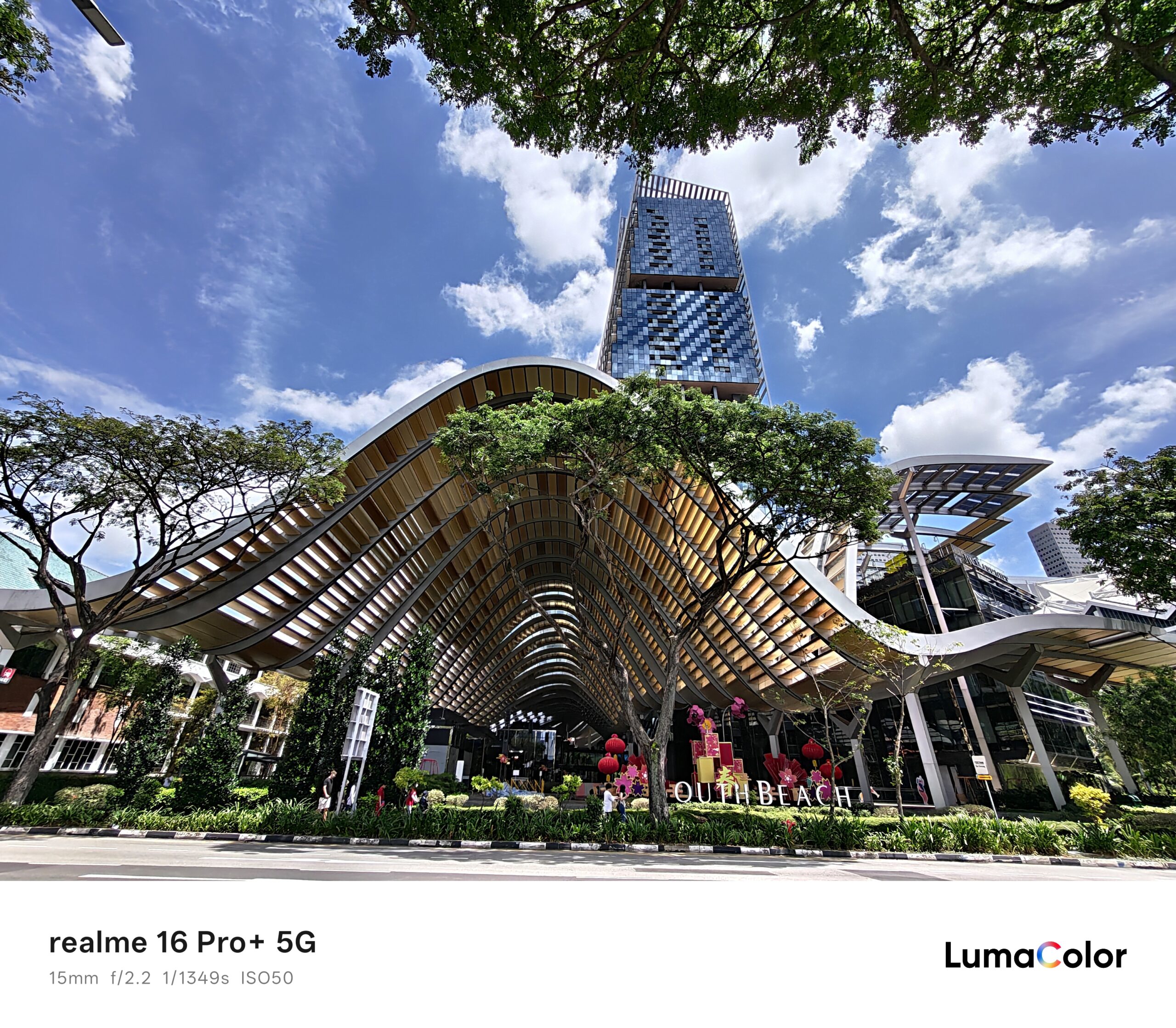 รีวิว realme 16 Pro Series 5G มาพร้อมกล้อง 200MP Portrait Master ดีไซน์ระดับมาสเตอร์พีซ และ realme 16 5G ดีไซน์ Aurora Wings มีกระจกเซลฟี่ในตัว