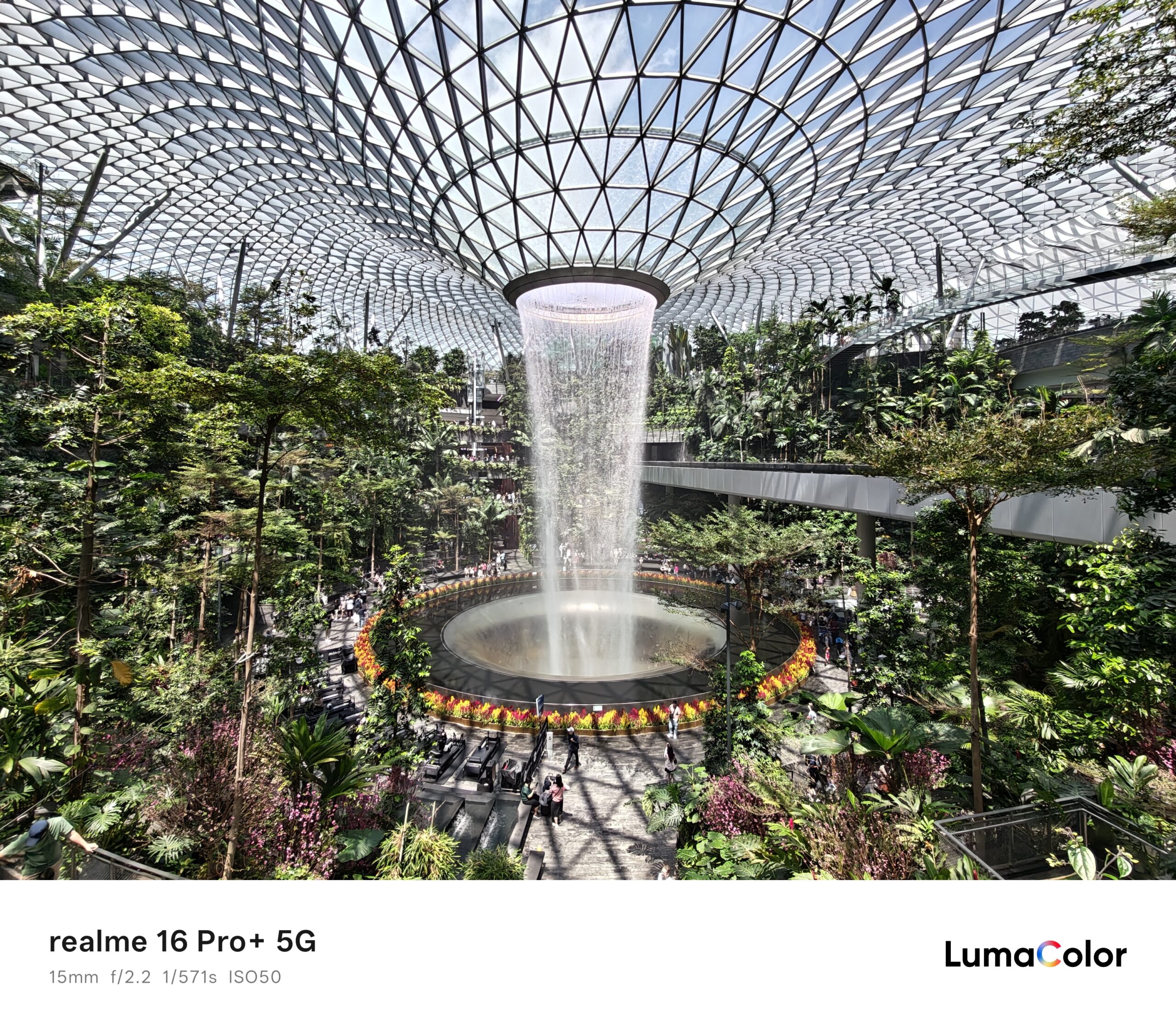 รีวิว realme 16 Pro Series 5G มาพร้อมกล้อง 200MP Portrait Master ดีไซน์ระดับมาสเตอร์พีซ และ realme 16 5G ดีไซน์ Aurora Wings มีกระจกเซลฟี่ในตัว