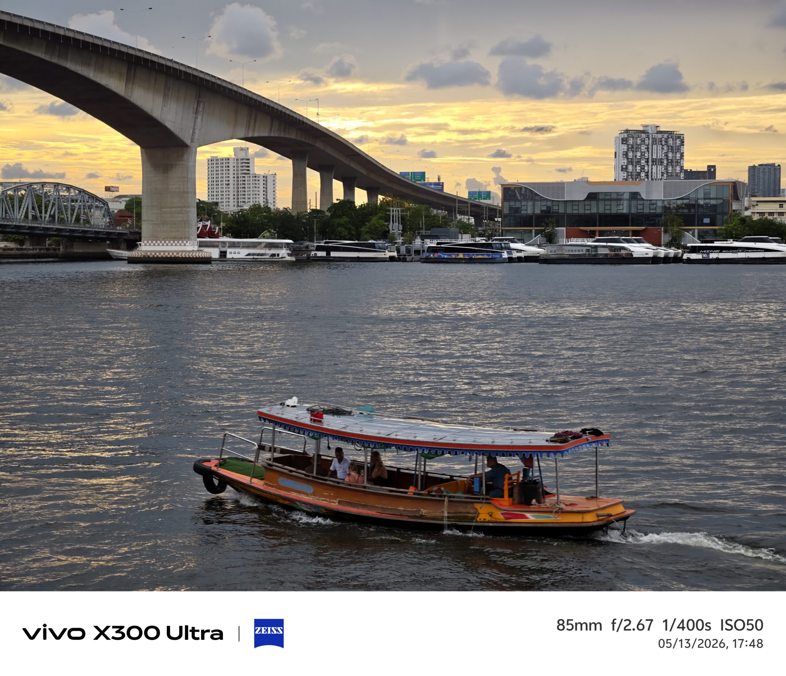 รีวิว vivo X300 Ultra สุดยอดสมาร์ตโฟนถ่ายวิดีโอระดับมืออาชีพ “ZEISS CINEMATICS. BORN TO CREATE ” พร้อมvivo ZEISS ชุดเลนส์เสริม Gen 2 Ultra ระยะซูม 400mm