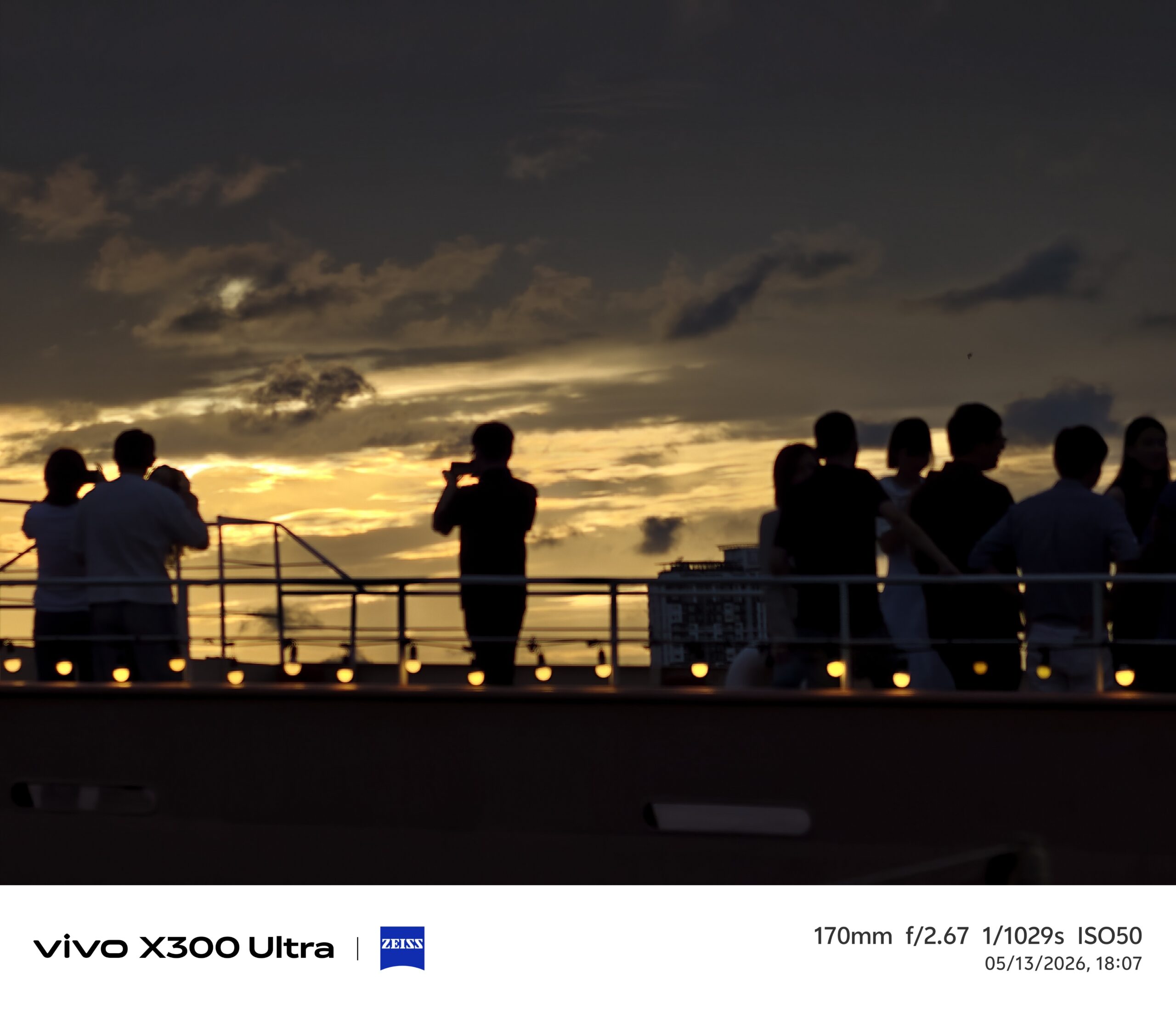 รีวิว vivo X300 Ultra สุดยอดสมาร์ตโฟนถ่ายวิดีโอระดับมืออาชีพ “ZEISS CINEMATICS. BORN TO CREATE ” พร้อมvivo ZEISS ชุดเลนส์เสริม Gen 2 Ultra ระยะซูม 400mm