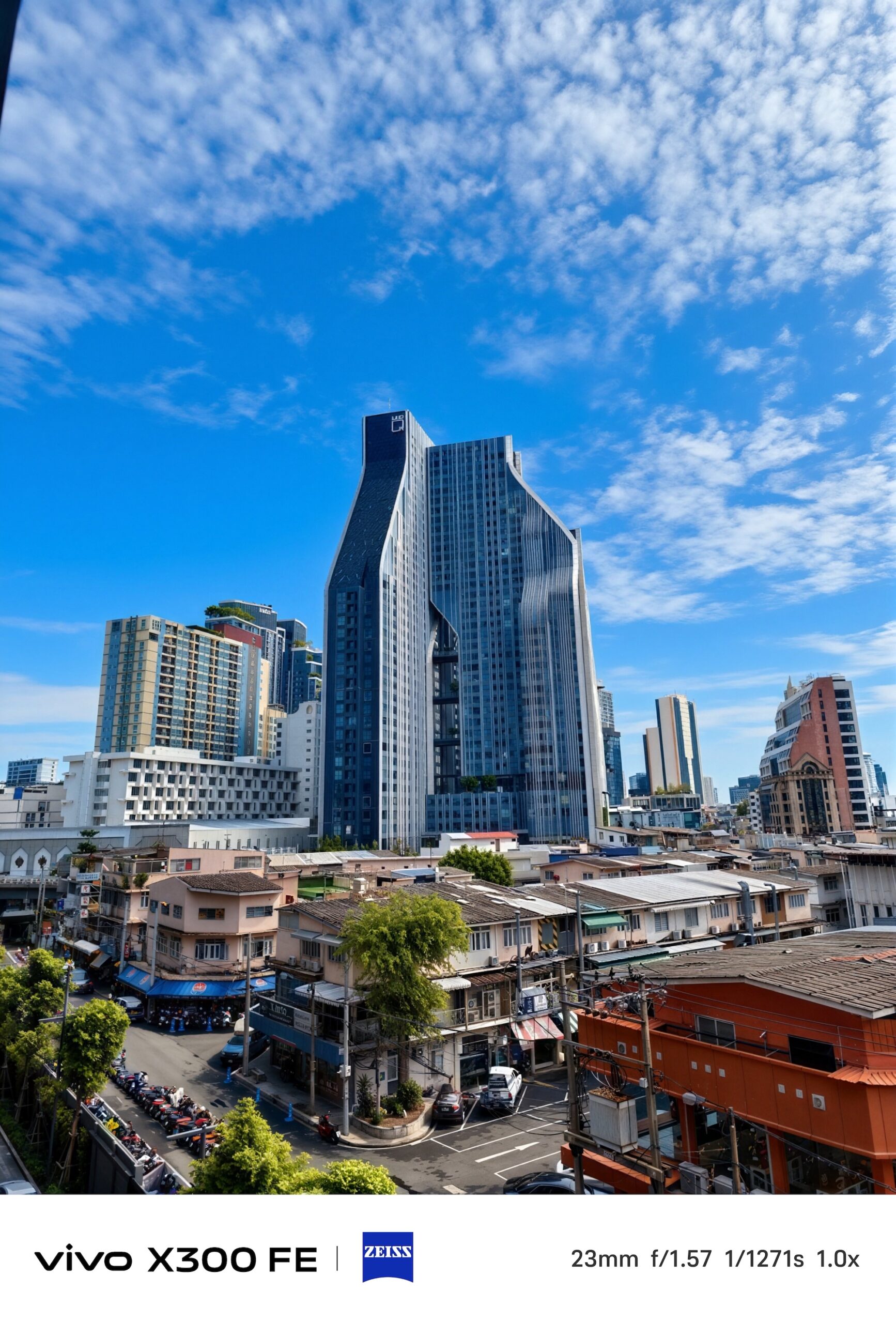 รีวิว vivo X300 FE น้องเล็กสายคอนเสิร์ต เทคเดียวก็เอาอยู่ กล้อง 50MP ZEISS Super Telephoto พร้อม vivo ZEISS ชุดเลนส์เสริม Gen 2 ระยะซูม 200mm