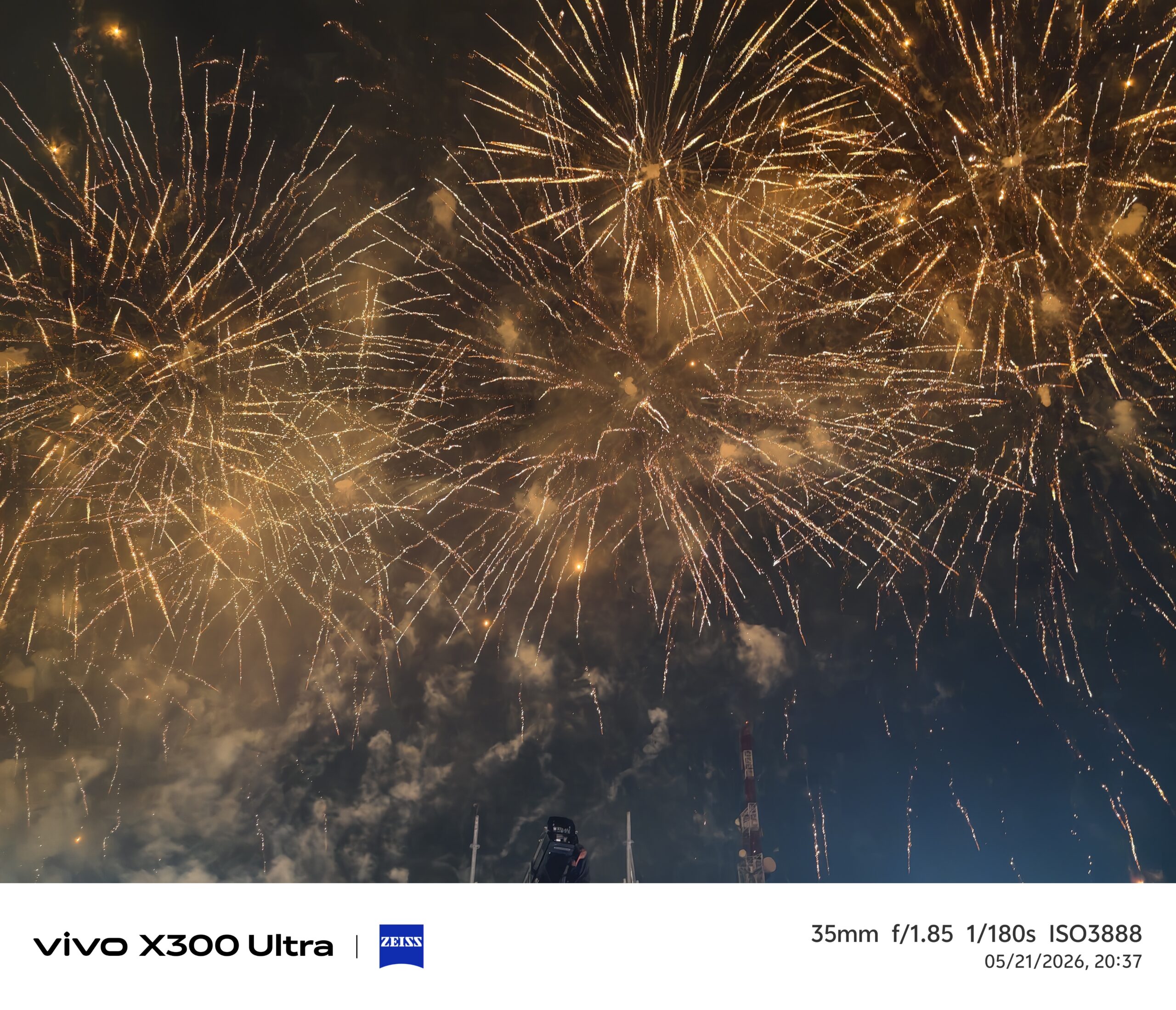 รีวิว vivo X300 Ultra สุดยอดสมาร์ตโฟนถ่ายวิดีโอระดับมืออาชีพ “ZEISS CINEMATICS. BORN TO CREATE ” พร้อมvivo ZEISS ชุดเลนส์เสริม Gen 2 Ultra ระยะซูม 400mm