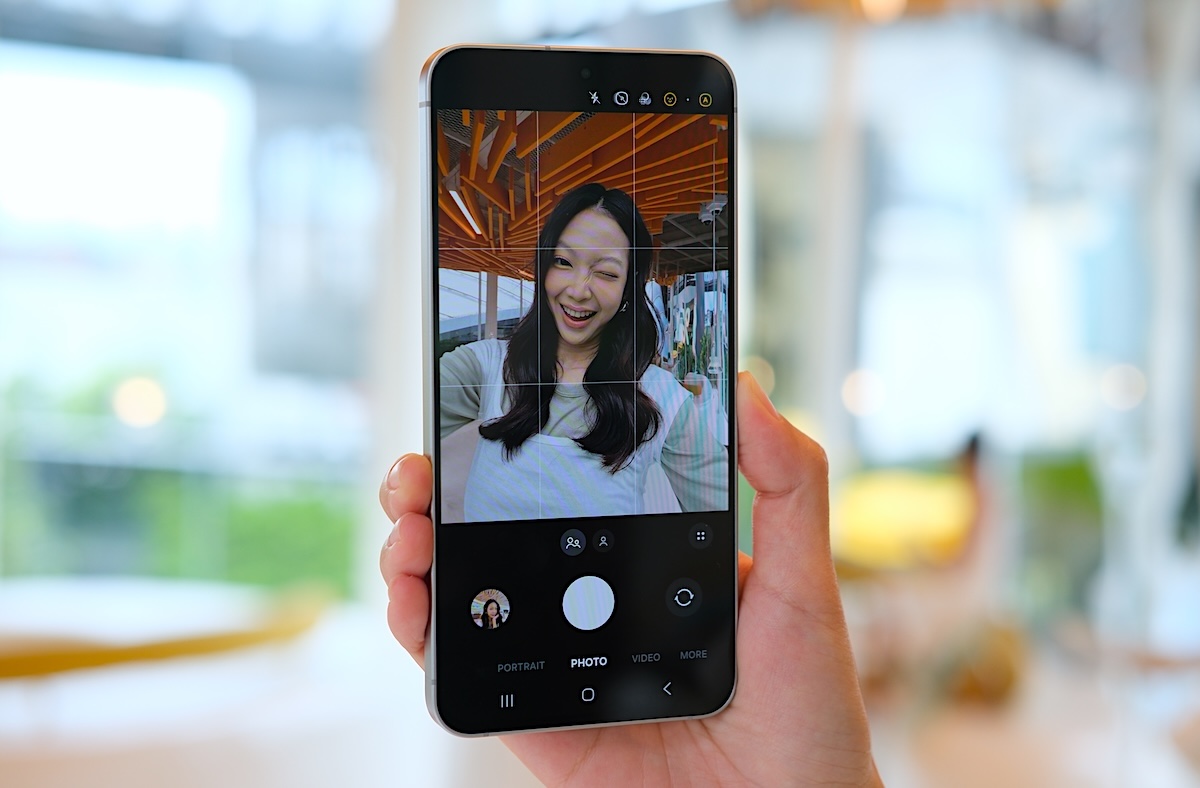 รีวิว Samsung Galaxy S26 FE จอแกร่ง มาพร้อม OneUI 9.0 รุ่นแรก รองรับการอัปเดตนาน 7 ปี ฟรีประกันกระจกหน้า-หลังแตกร้าวจากอุบัติเหตุ