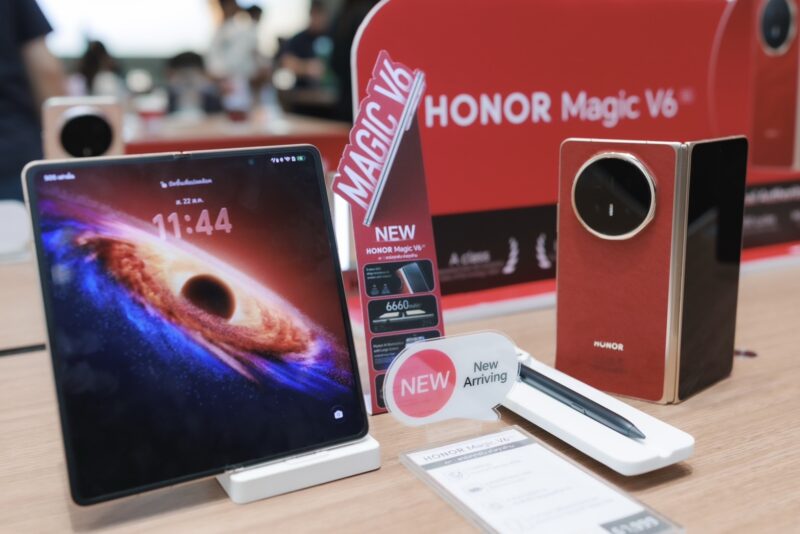 HONOR Magic V6 ขายแล้ววันนี้! สัมผัสที่สุดแห่งสมาร์ตโฟนจอพับสุดแกร่งและเก่งรับโปรพิเศษ HONOR V Care มูลค่า 29,999 บาท พร้อมสิทธิ์เก่าแลกใหม่ ลดสูงสุด 10,000 บาท